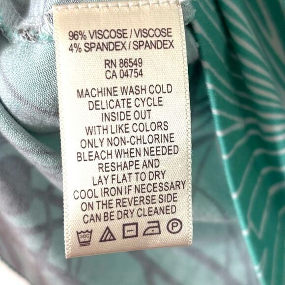 Tommy Bahama L soft double V-neck aqua multi modern floral top - Picture 7 of 8